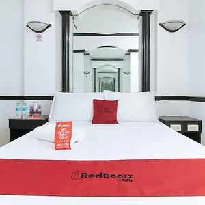 reddoorz-plus-villa-gloria-taguig.angeleshotels.net/